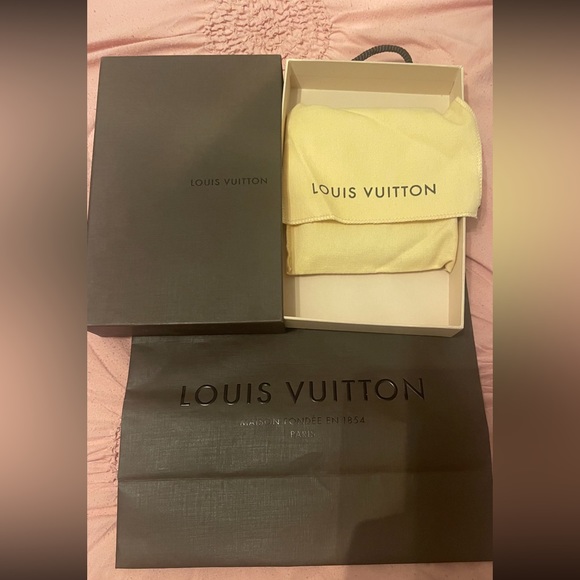 Authentic Louis Vuitton, wallet - Picture 1 of 8